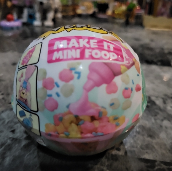 MGA Entertainment Other - ISO Miniverse Cafe Series 2